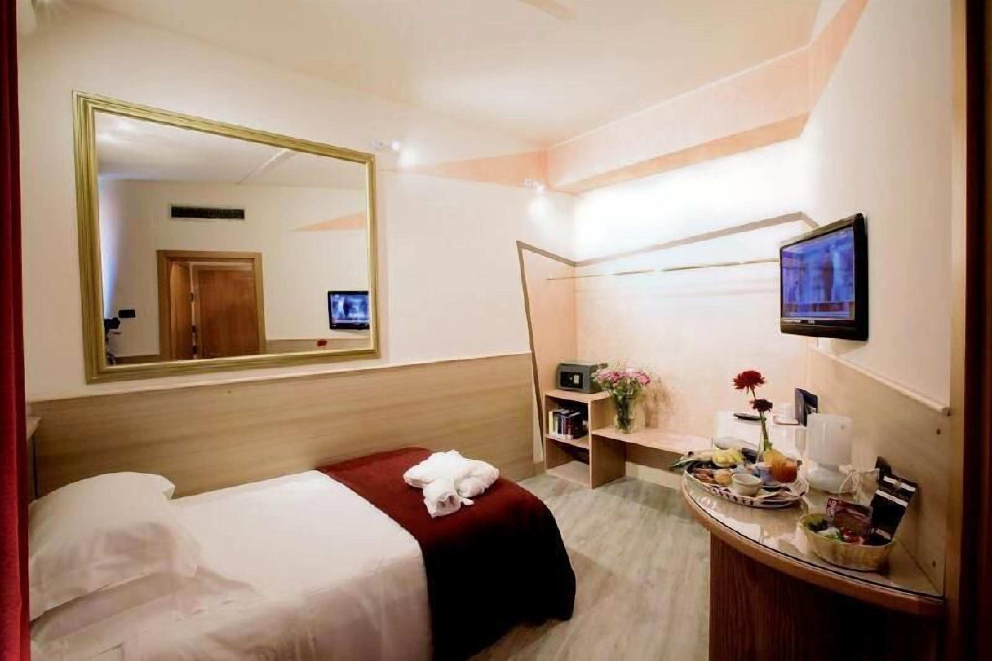 Hypo-allergenic bedding, minibar, in-room safe, individually furnished