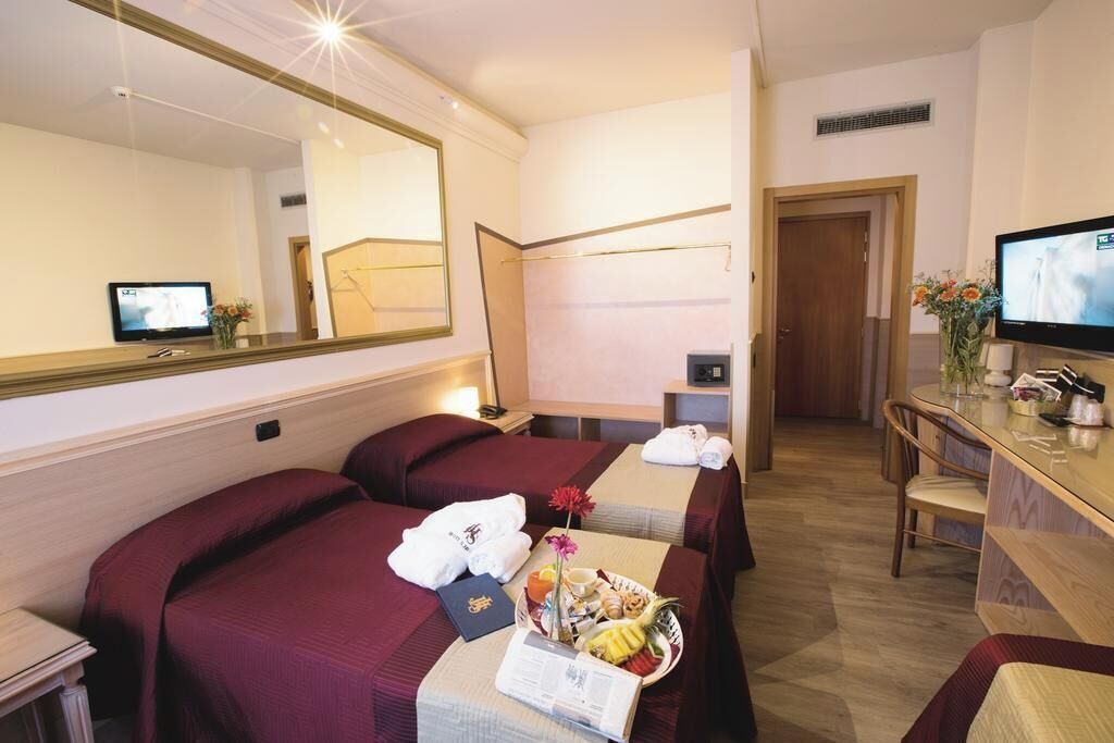 Hypo-allergenic bedding, minibar, in-room safe, individually furnished