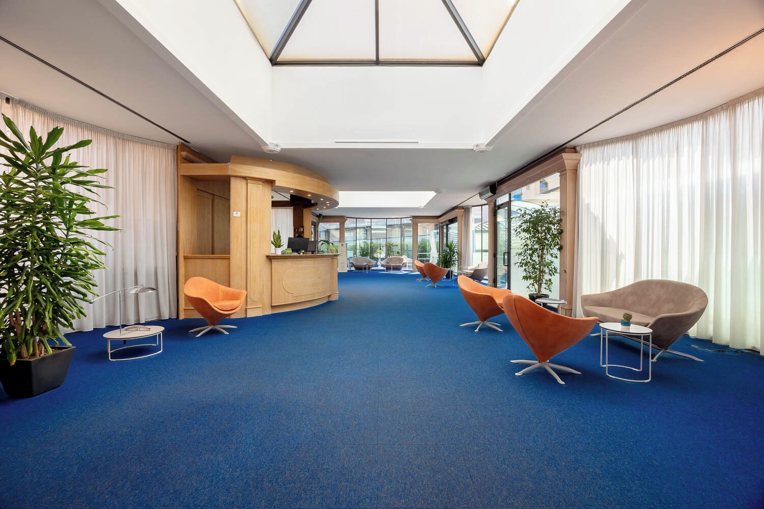 Coin salon dans le hall