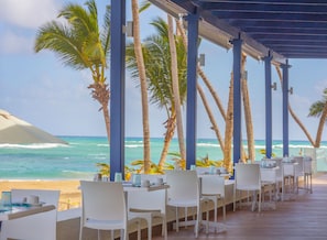 4 restaurants, serveren ontbijt, lunch, diner, Mediterrane gerechten