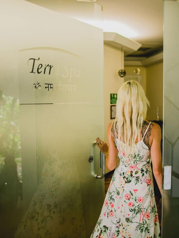 Couples treatment rooms, sauna, steam room, body treatments