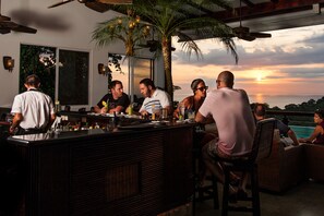2 bars/lounges, swim-up bar, poolside bar - Gaia Hotel And Reserve - Adults Only (Quepos)