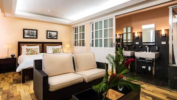 Studio | Egyptian cotton sheets, premium bedding, down duvets, minibar