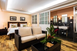 Studio | Egyptian cotton sheets, premium bedding, down duvets, minibar