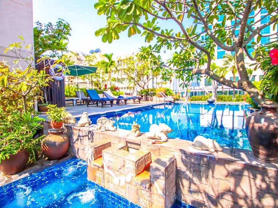 Outdoor pool, sun loungers