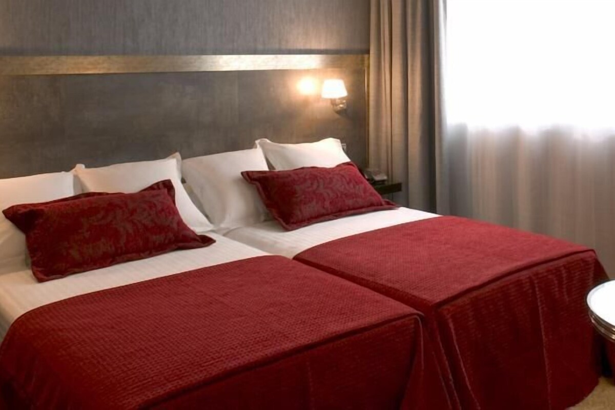 Premium bedding, down duvets, minibar, in-room safe
