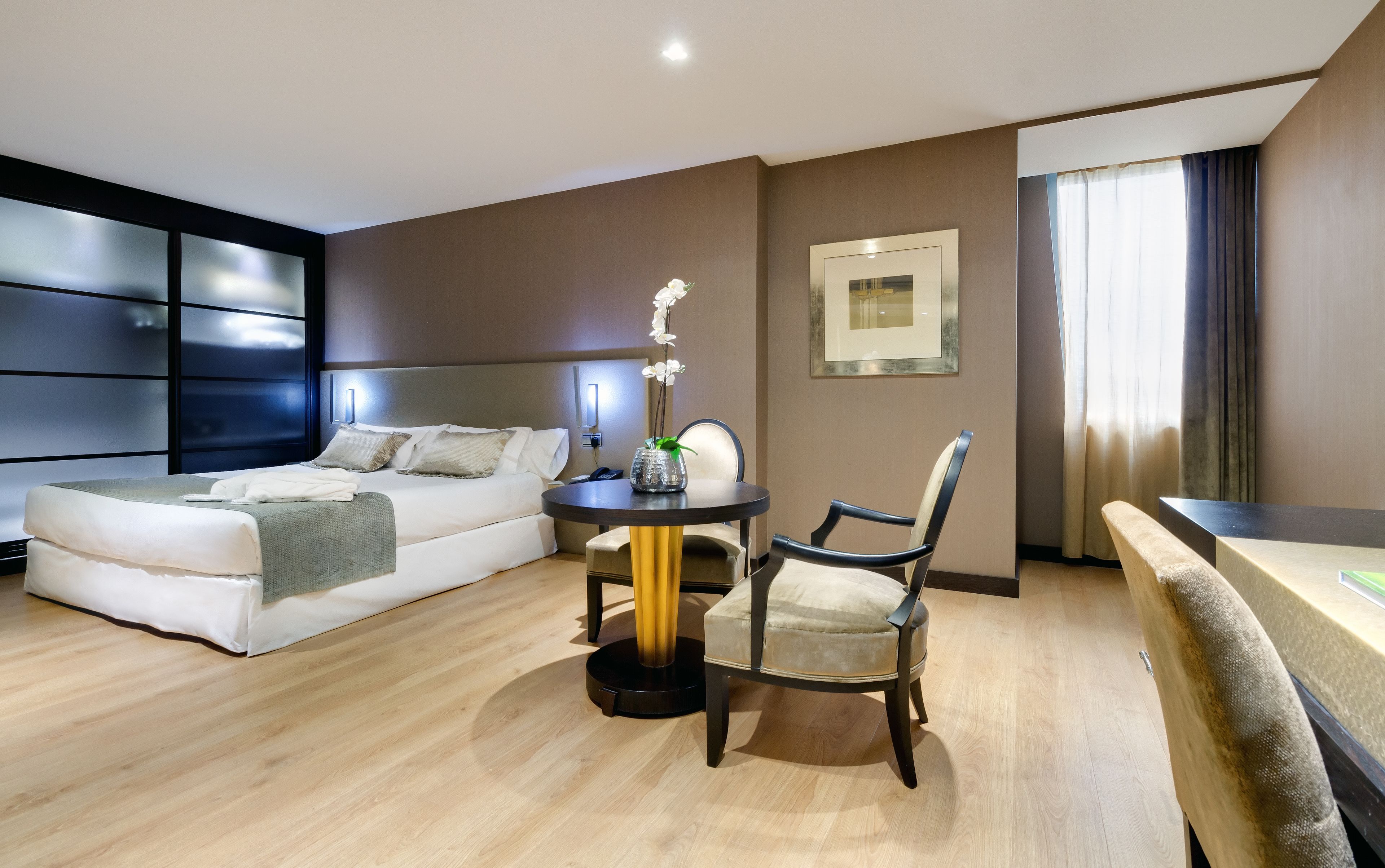 Phòng Deluxe (Oca) | Bộ đồ giường cao cấp, chăn bông, minibar, két bảo mật tại phòng 