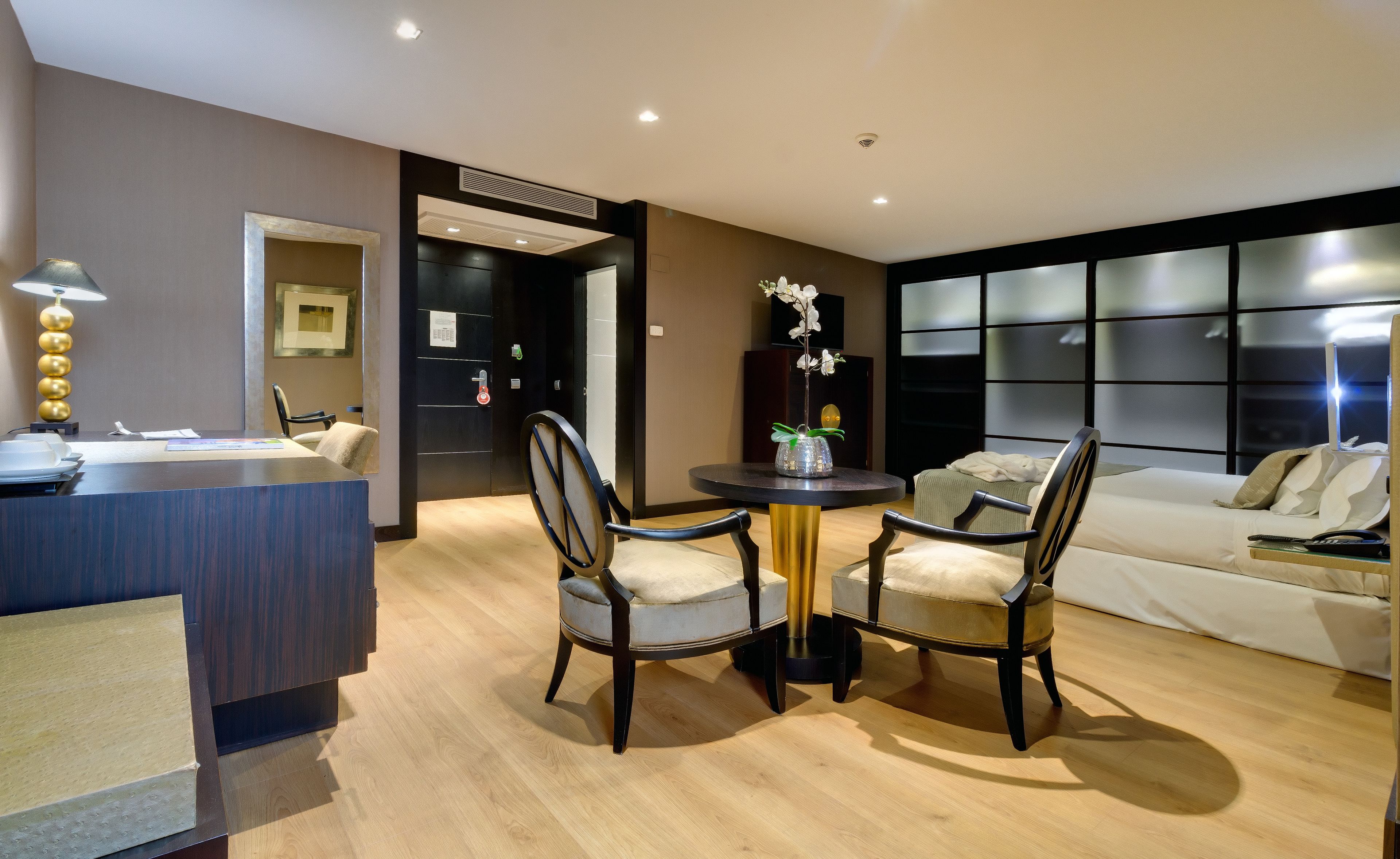 deluxe room (oca) | premium bedding, down duvets, minibar, in-room safe