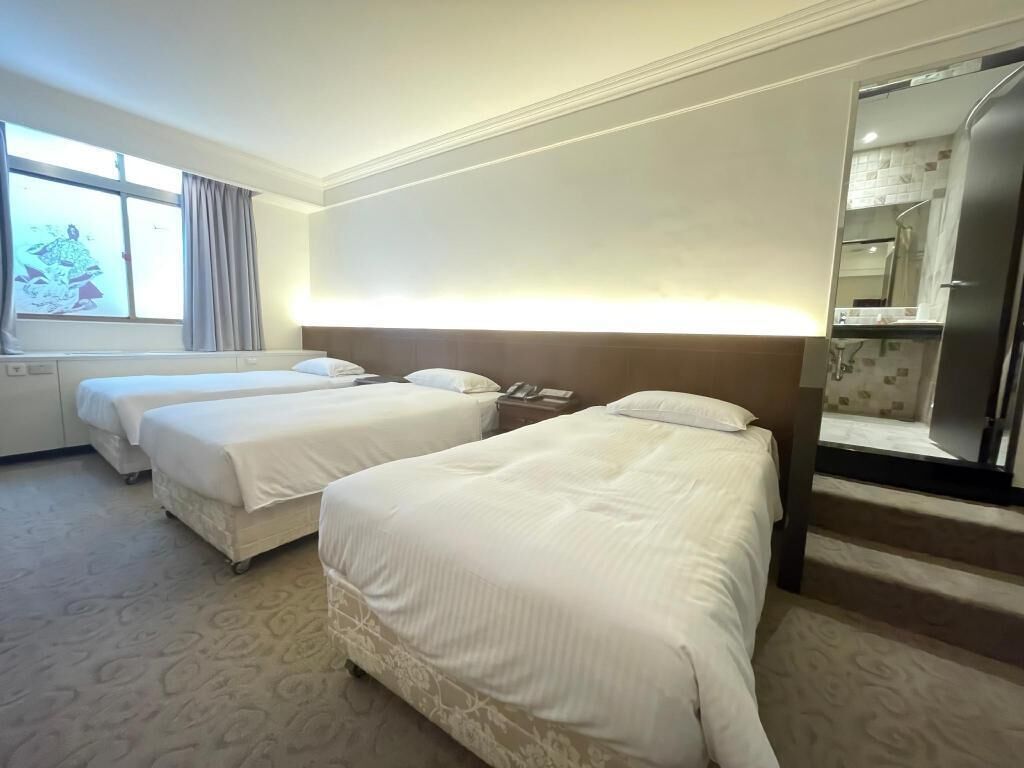 Caja de seguridad en la habitación y escritorio 