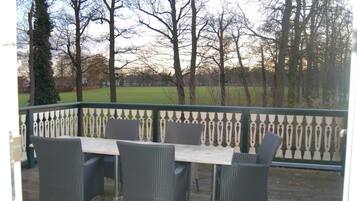 Apartamento básico, 5 quartos, para não fumantes, 2 banheiros | Sacada