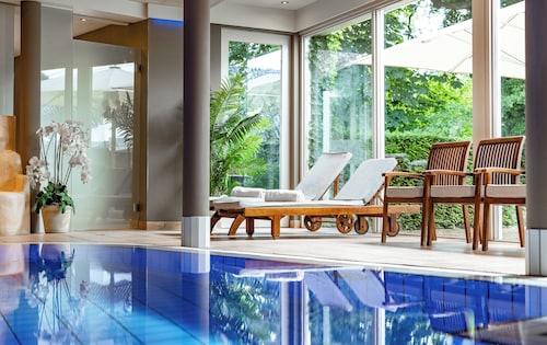 Landhuishotel & Restaurant De Bloemenbeek