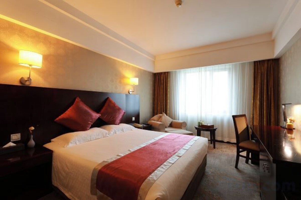 Business Queen Room