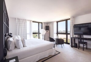 Deluxe Desirade room, sea view | 1 bedroom, premium bedding, pillowtop beds, free minibar