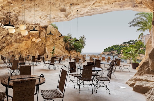 Globales Apartamentos Cala Viñas Adults Only + 16