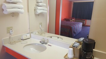 Standard Room, 1 King Bed, Smoking | Bathroom sink