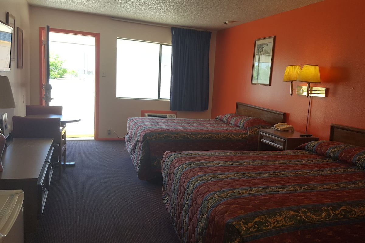 Standard Room, 2 Queen Beds, Non Smoking | Blackout drapes, iron/ironing board (on request), WiFi (free)