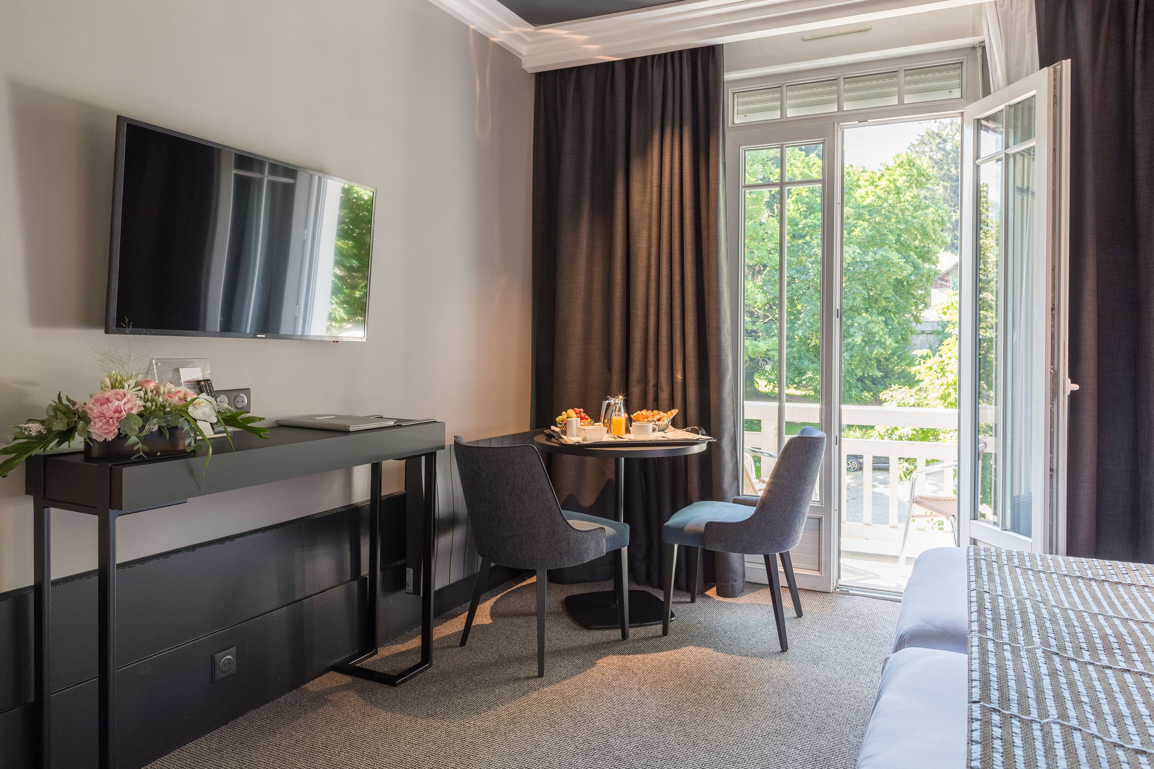 in-room safe, individually decorated, individually furnished, desk