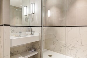 Amenidades de baño ecológicas, secadora de cabello, toallas, jabón 
