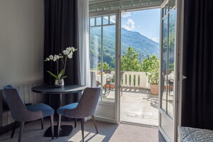 Caja de seguridad en la habitación y decoración personalizada 