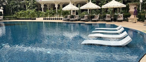 Outdoor pool, pool loungers