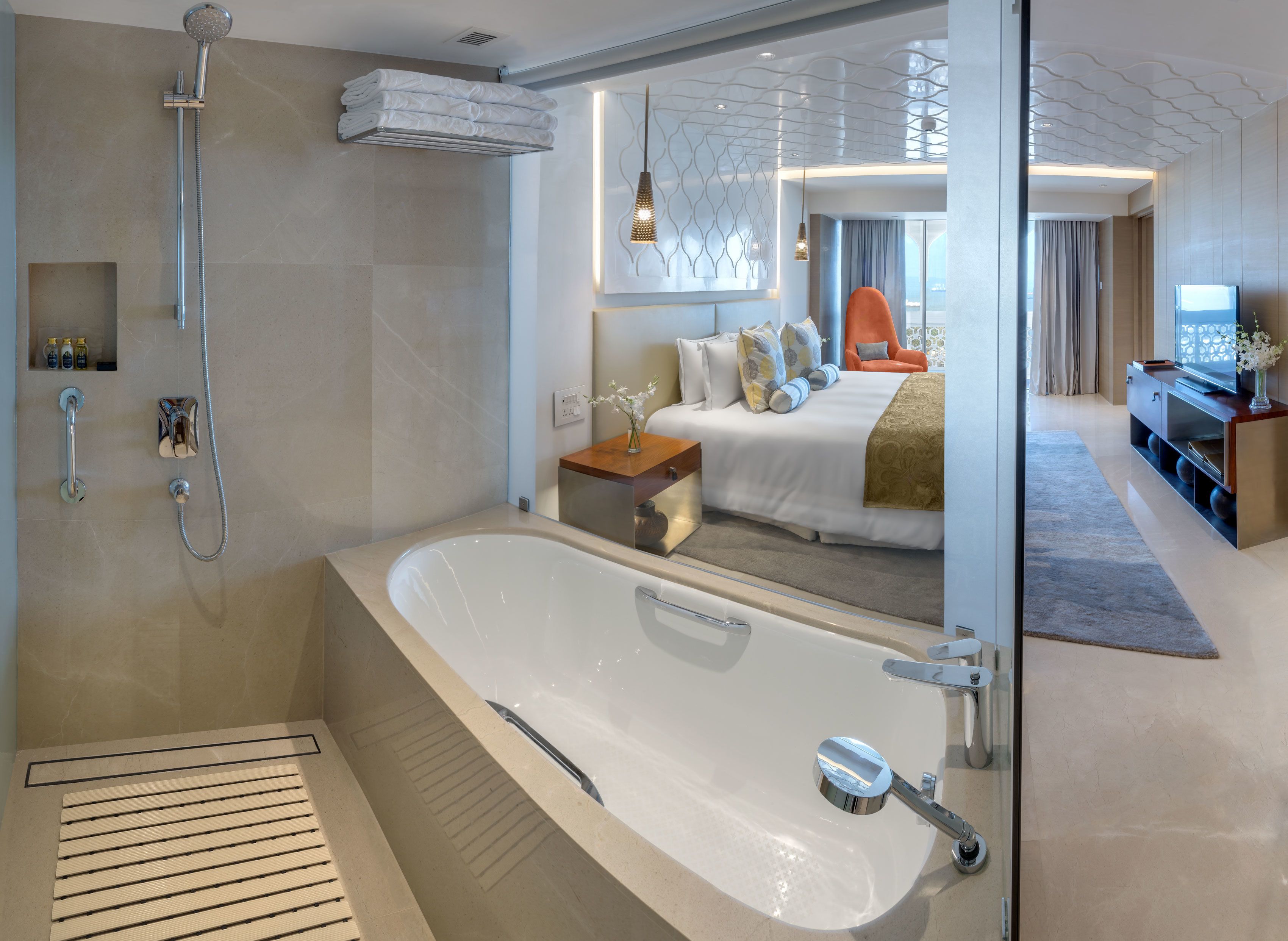 suite, 1 king bed, sea view | bathroom | shower, designer toiletries, hair dryer, bathrobes