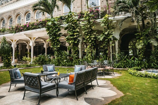 Garden - Taj Mahal Tower, Mumbai (Mumbai)