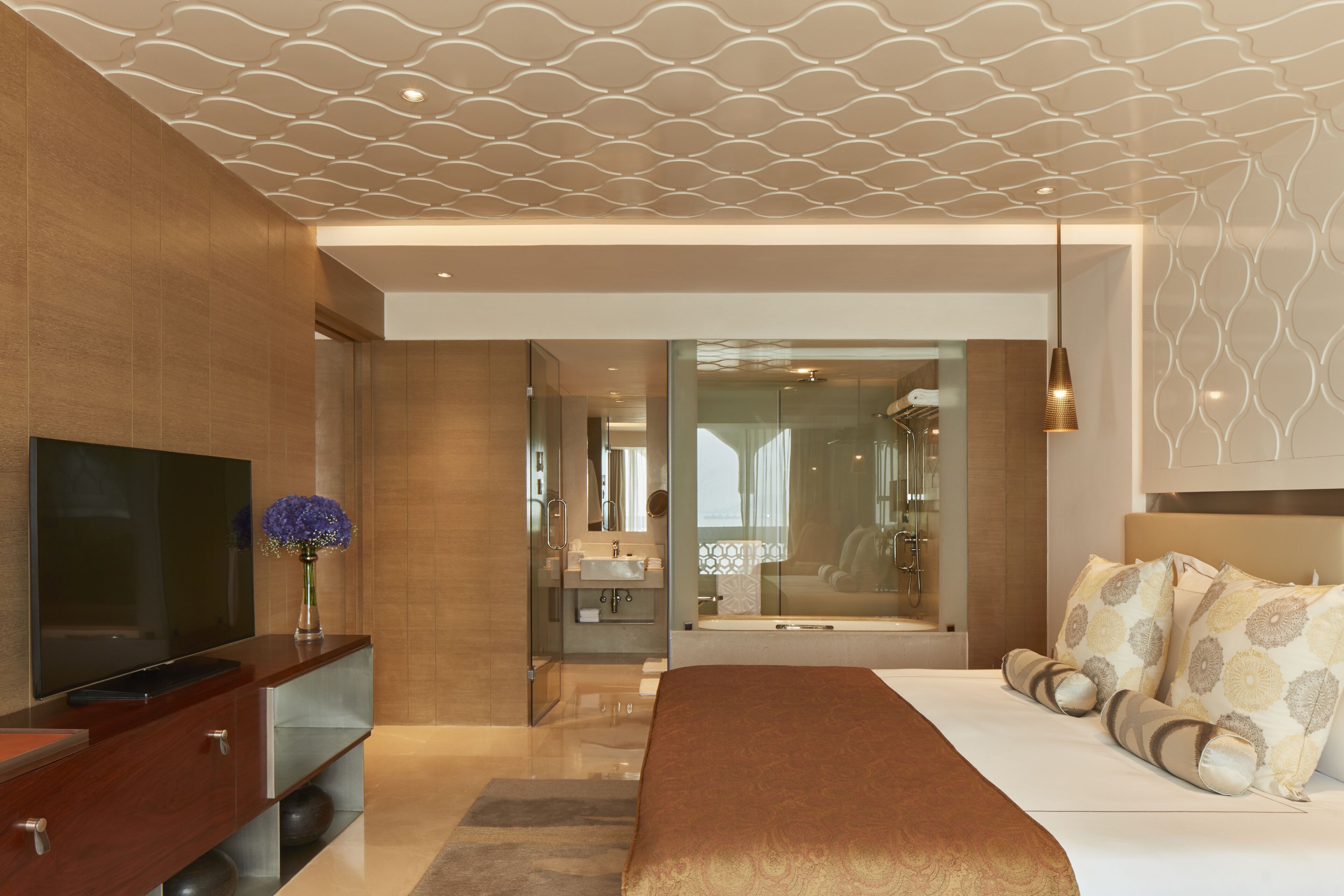 deluxe room city view | 1 bedroom, premium bedding, minibar, in-room safe