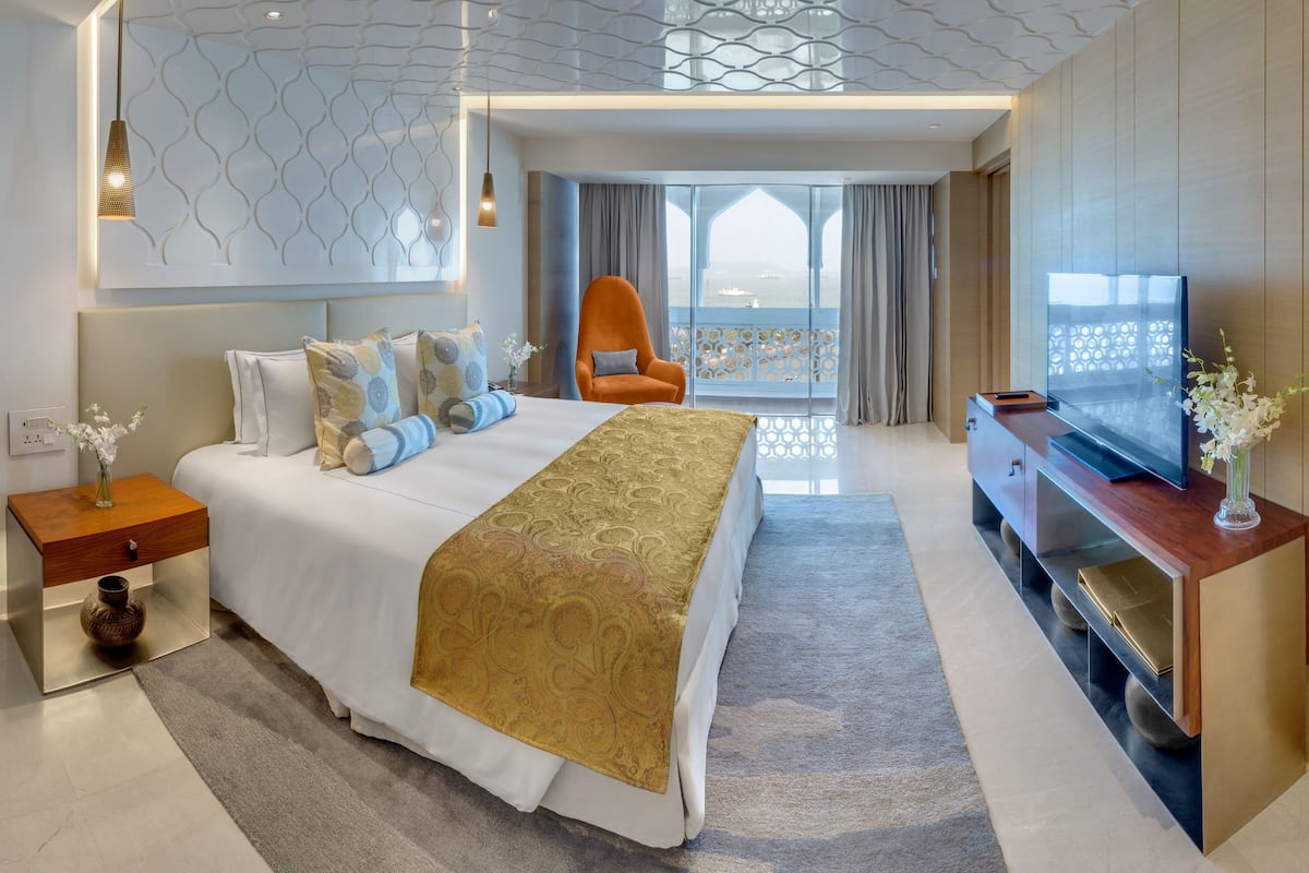 1 bedroom, premium bedding, minibar, in-room safe