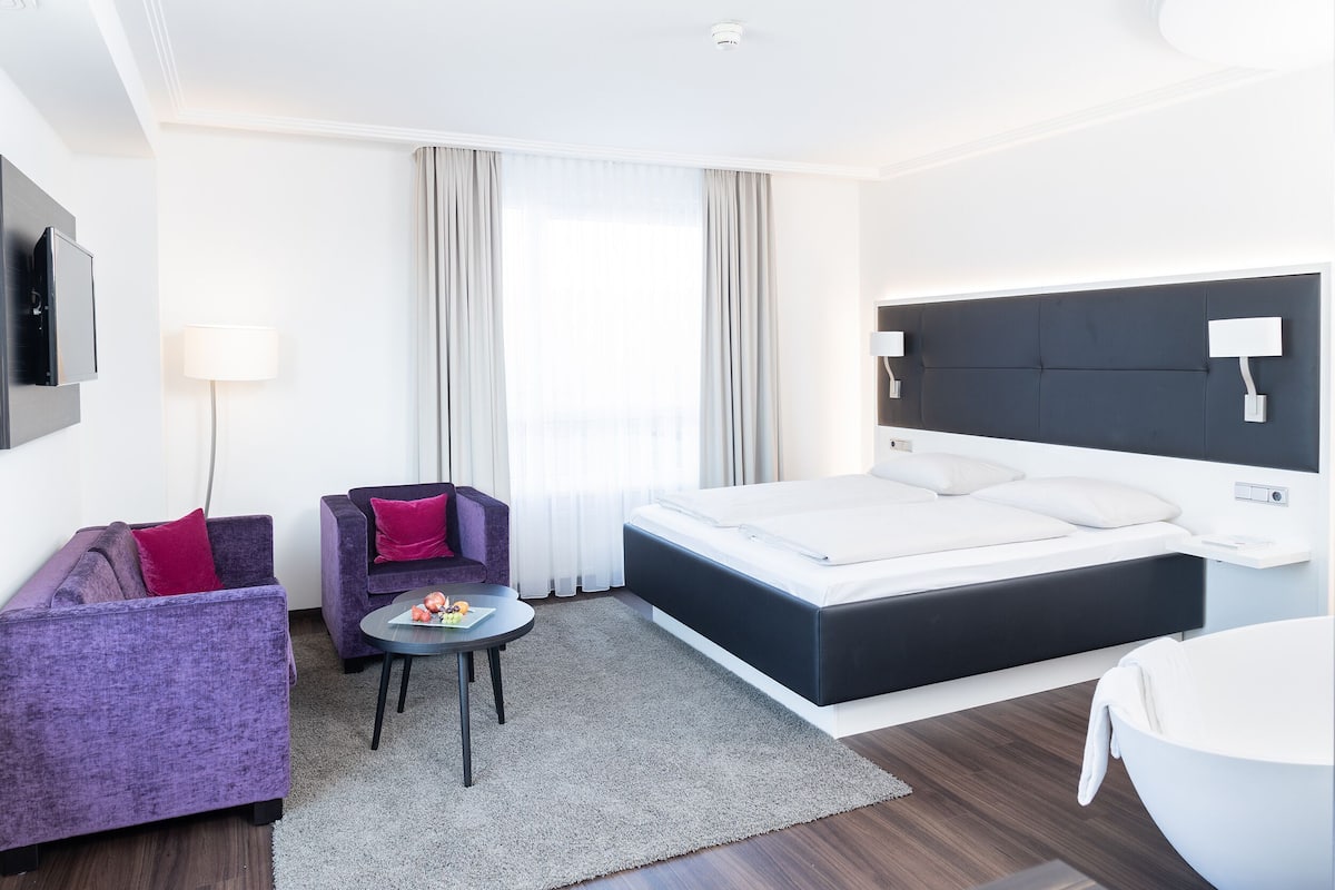 Minibar, in-room safe, soundproofing, free WiFi