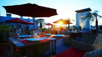 4 restaurants, breakfast, lunch, dinner served; international cuisine