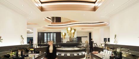 4 restaurants, breakfast, lunch, dinner served; international cuisine