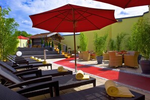 Couples treatment room(s), sauna, hot tub, steam room