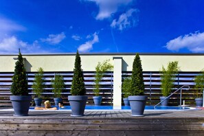 2 indoor pools, 2 outdoor pools, pool umbrellas, pool loungers