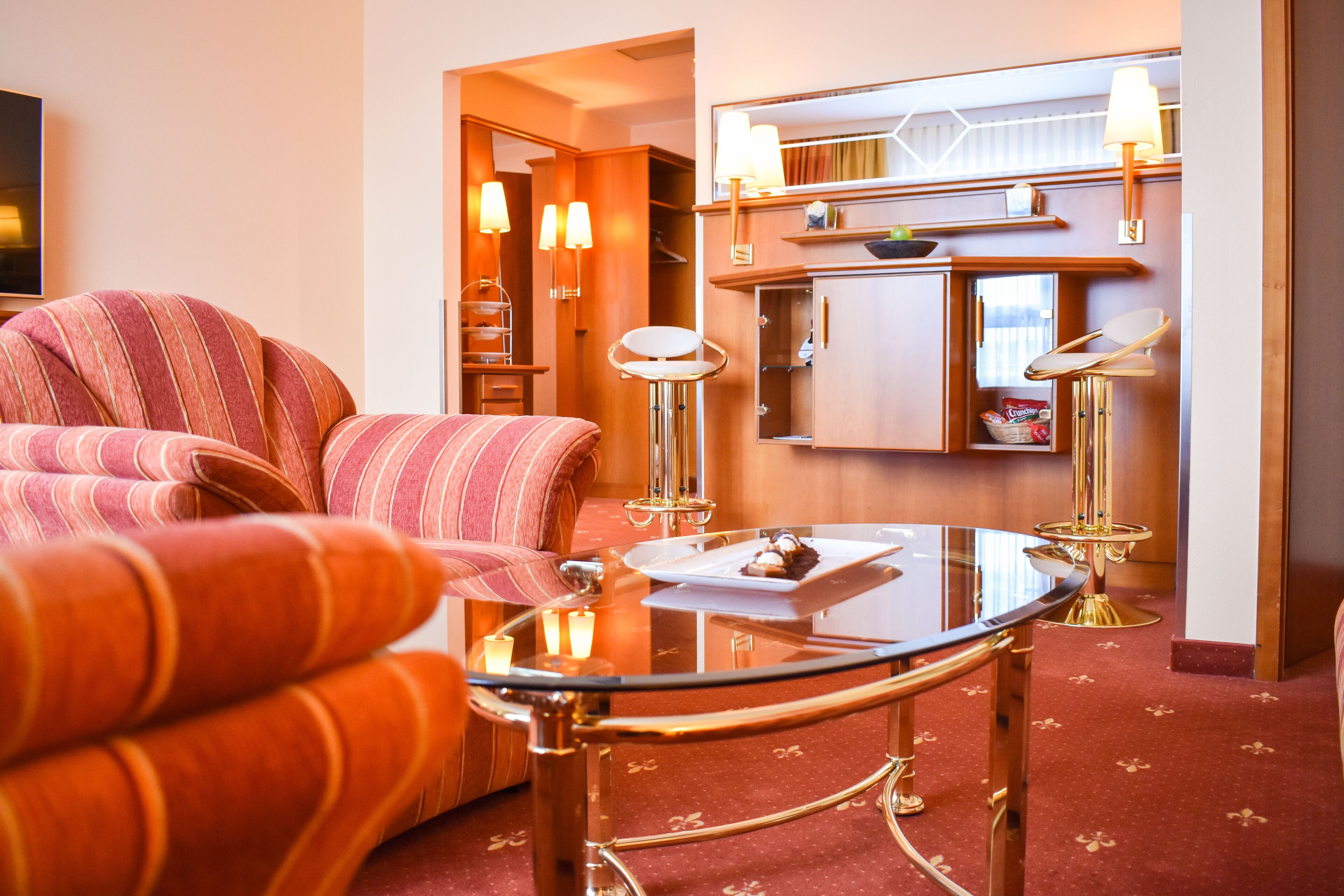 suite | living area | 80-cm lcd tv with satellite channels