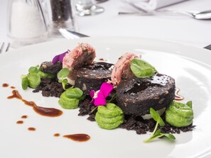 Breakfast and dinner served