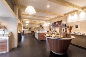 Colazione a buffet a pagamento, servita tutte le mattine 