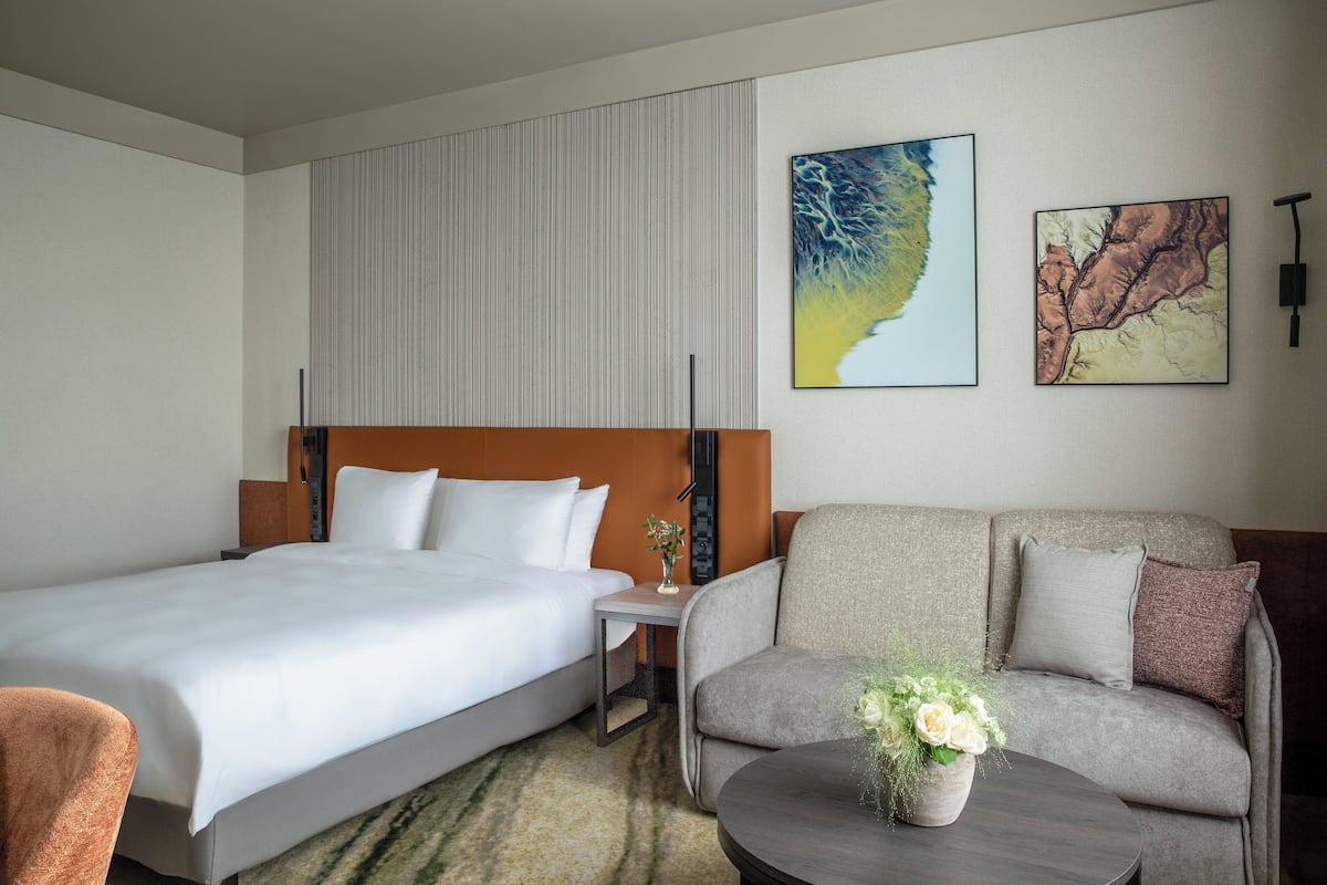 Premium bedding, minibar, in-room safe, desk
