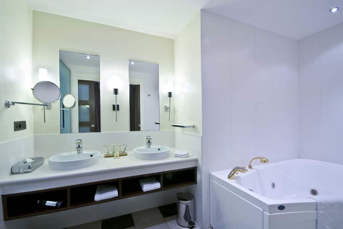 Designer toiletries, hair dryer, slippers, towels