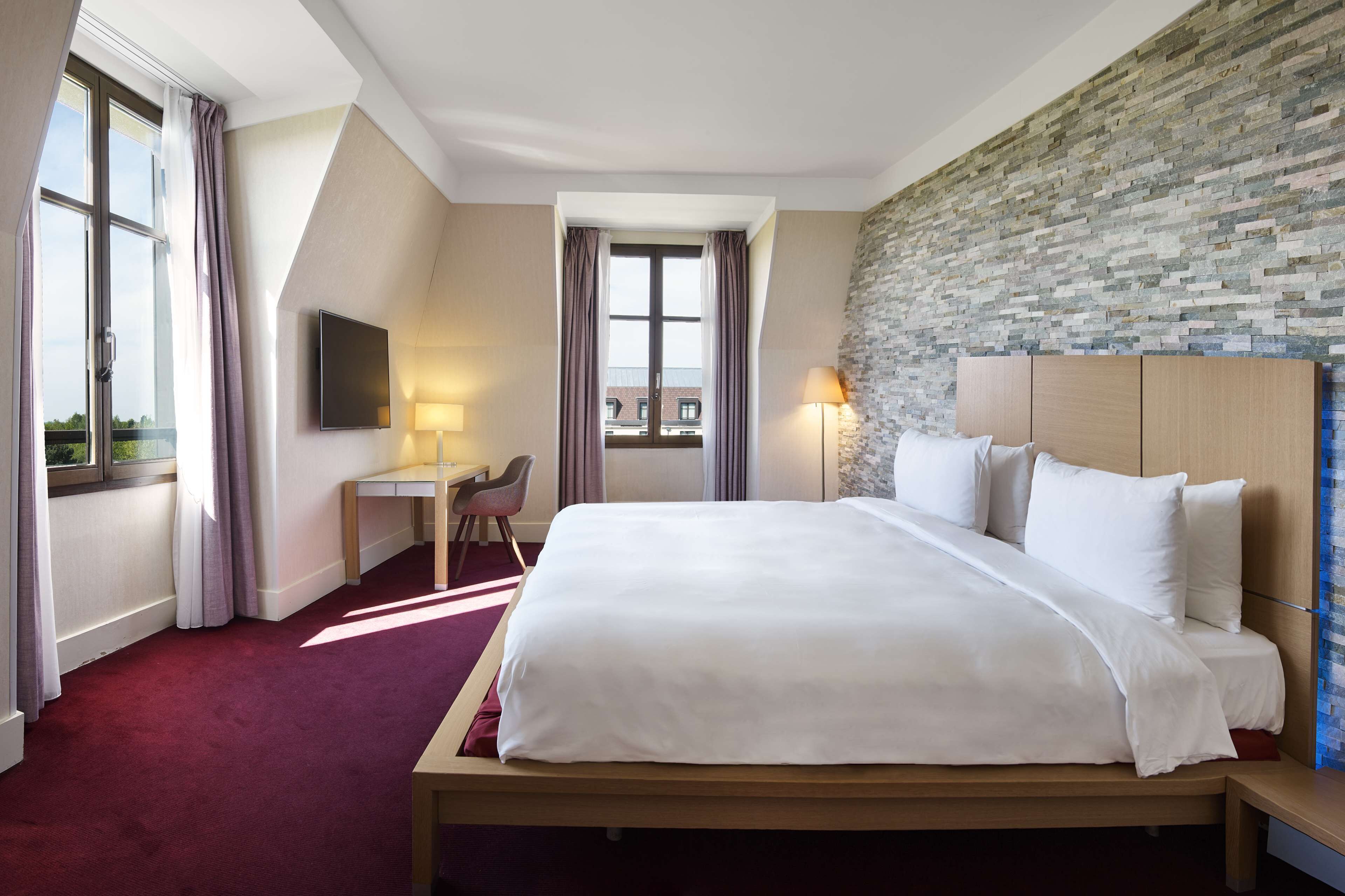 premium bedding, minibar, in-room safe, desk