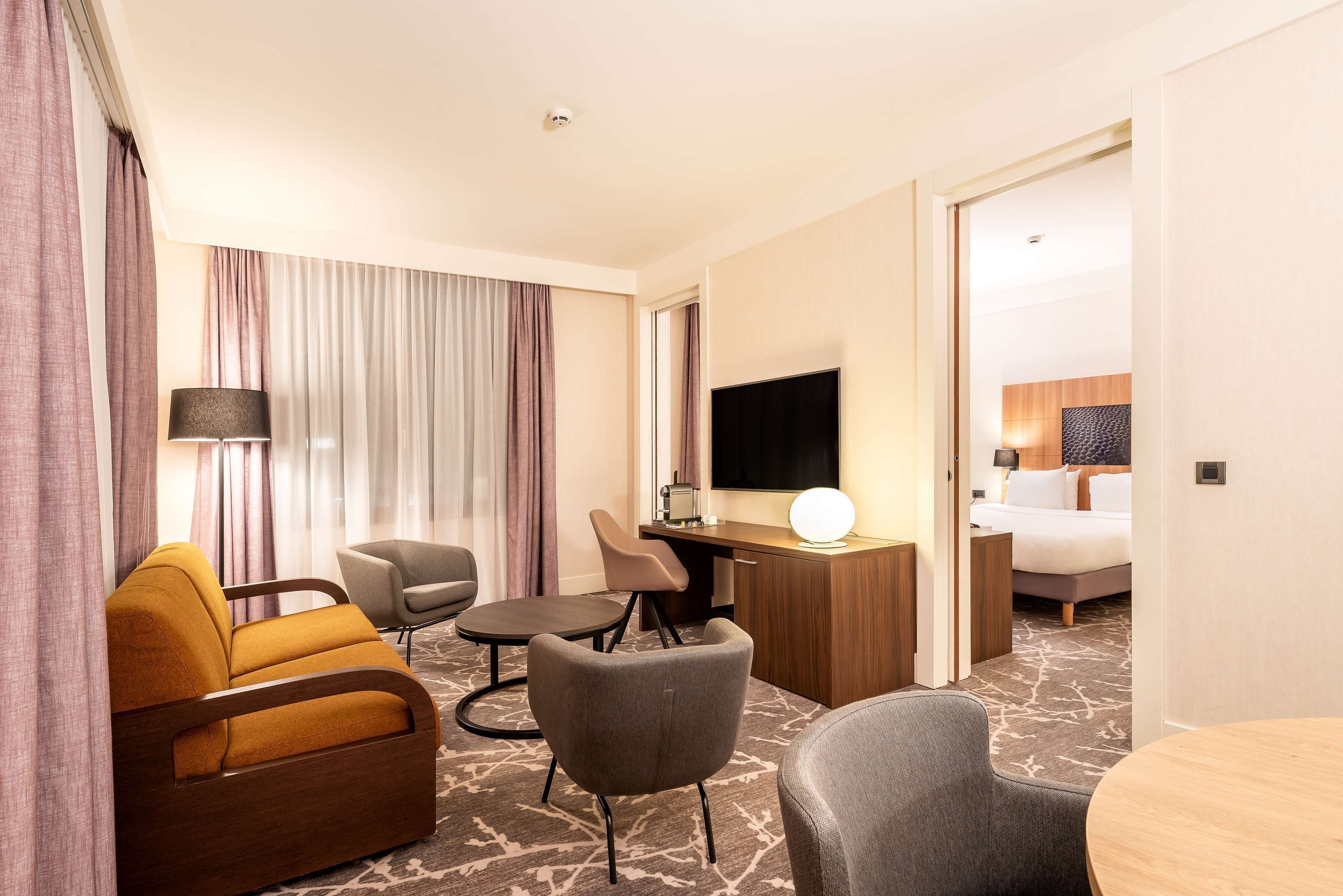 suite, 1 bedroom | premium bedding, minibar, in-room safe, desk