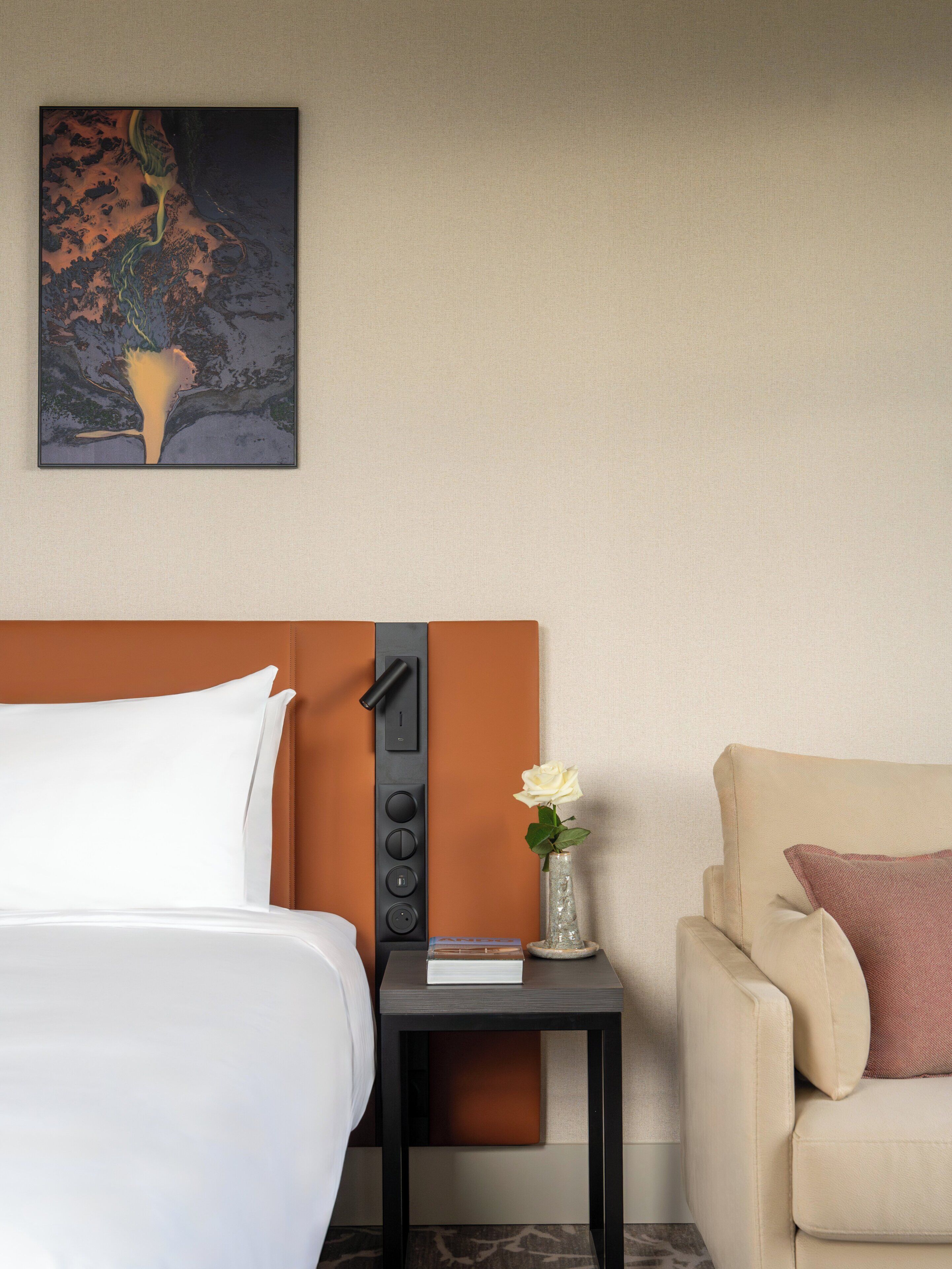 Ropa de cama de alta calidad y minibar 