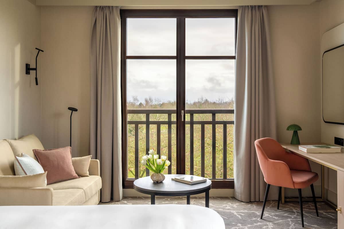 Premium bedding, minibar, in-room safe, desk