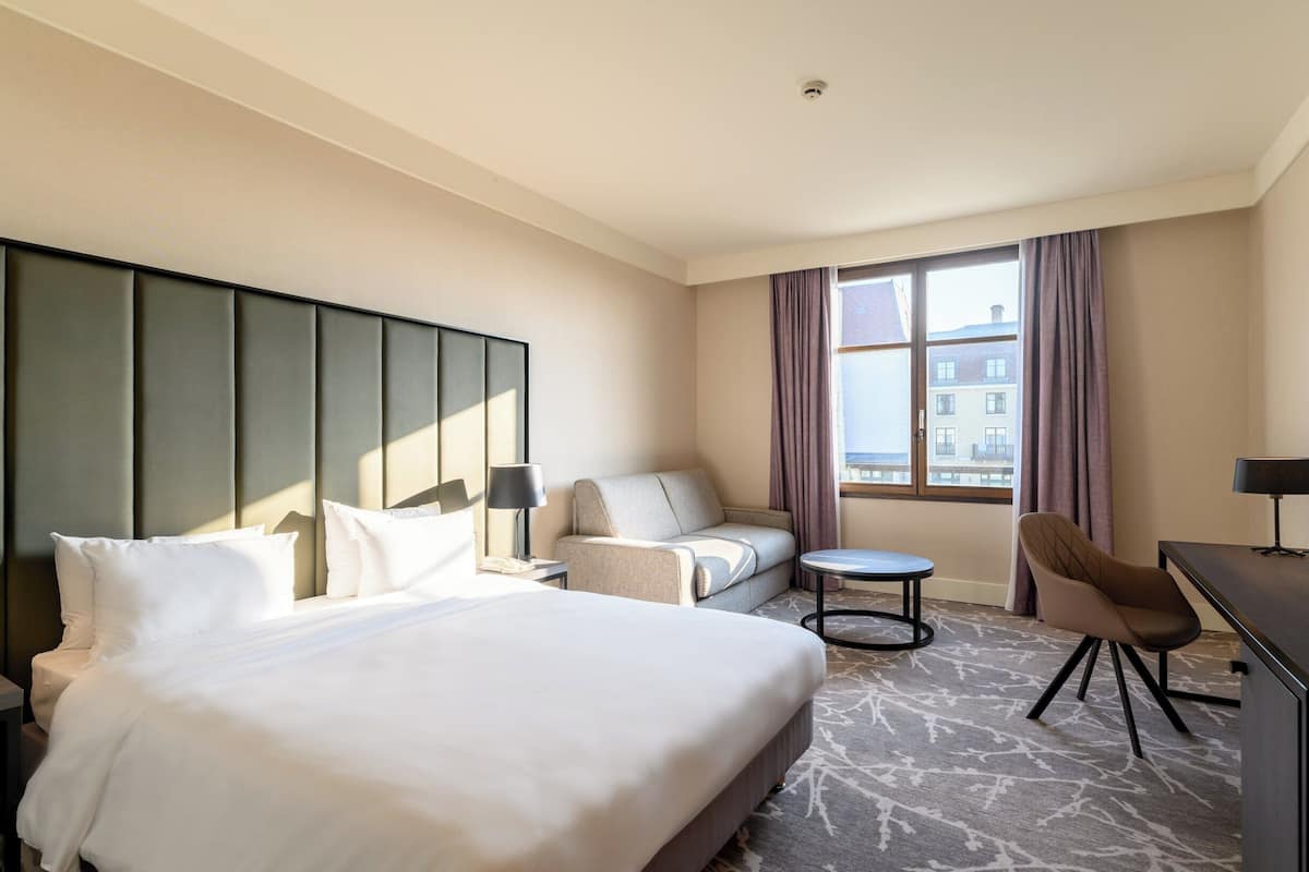 Premium bedding, minibar, in-room safe, desk