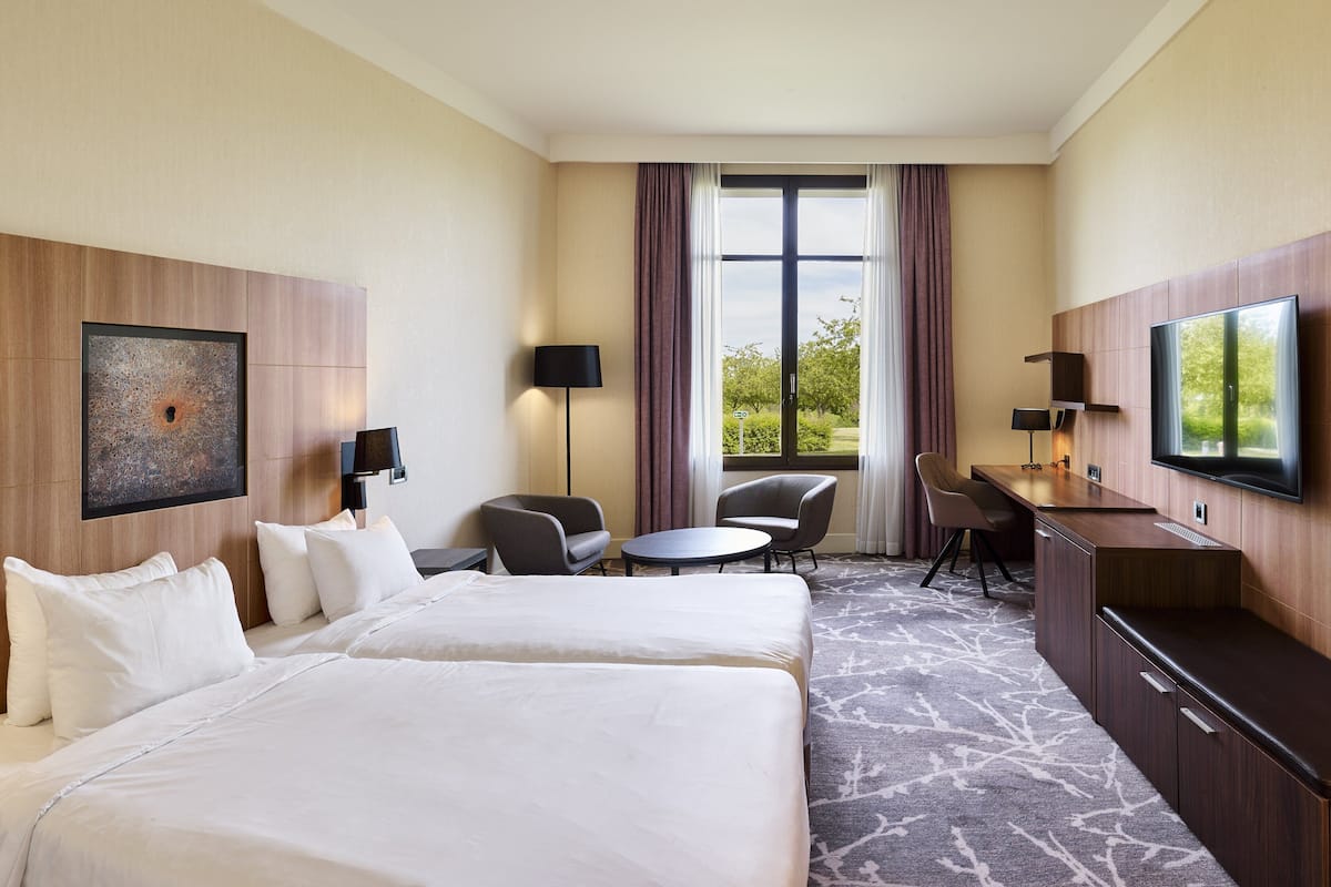 Hochwertige Bettwaren, Minibar, Zimmersafe, Schreibtisch