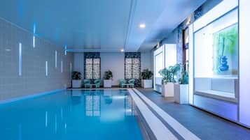 Indoor pool, pool loungers