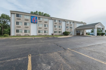Motel 6 Lawrence, KS
