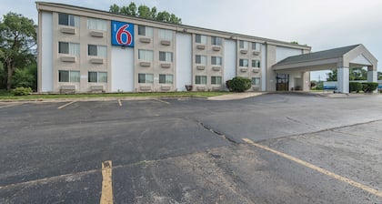 Motel 6 Lawrence, KS