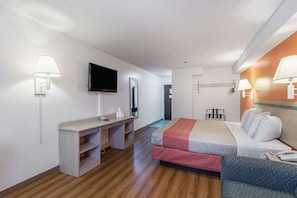 Free WiFi, bed sheets - Motel 6 Lawrence, KS (Lawrence)