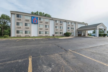 Motel 6 Lawrence, KS