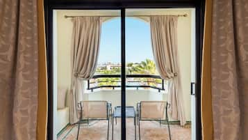 1 bedroom, premium bedding, down comforters, minibar